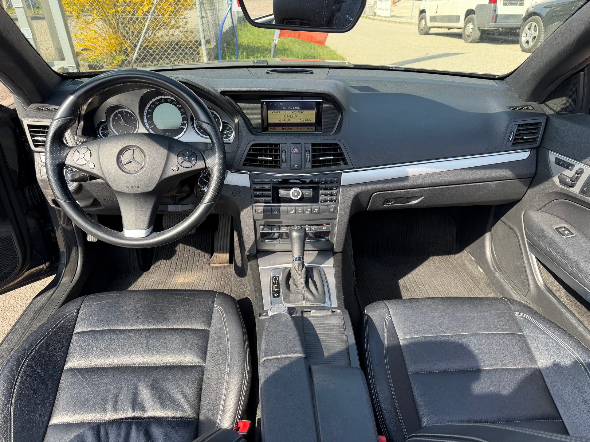 MERCEDES-BENZ E 350 CGI BlueEfficiency 7G-Tronic-image-5