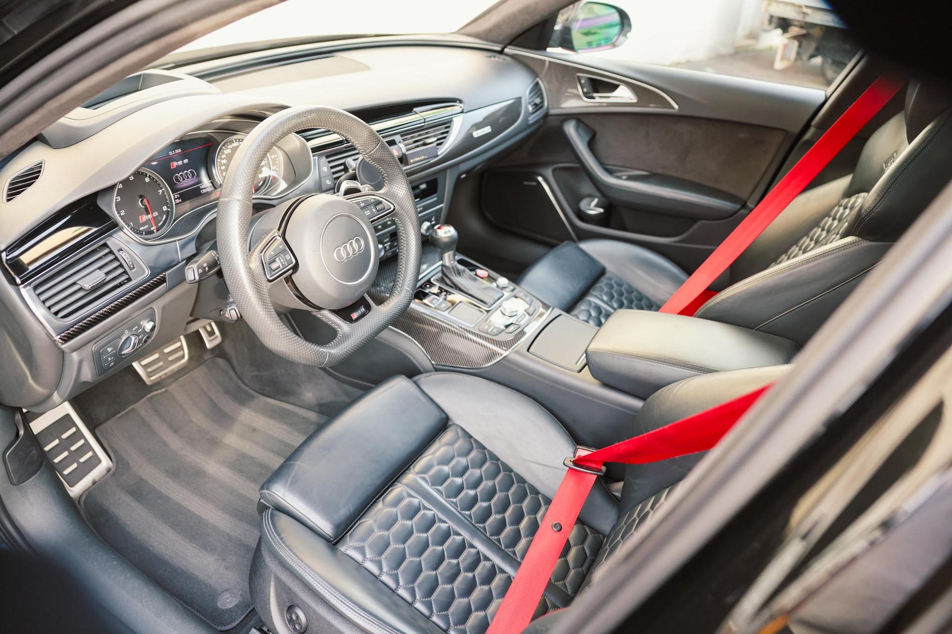 AUDI RS6 Avant 4.0 TFSI V8 performance quattro-image-6