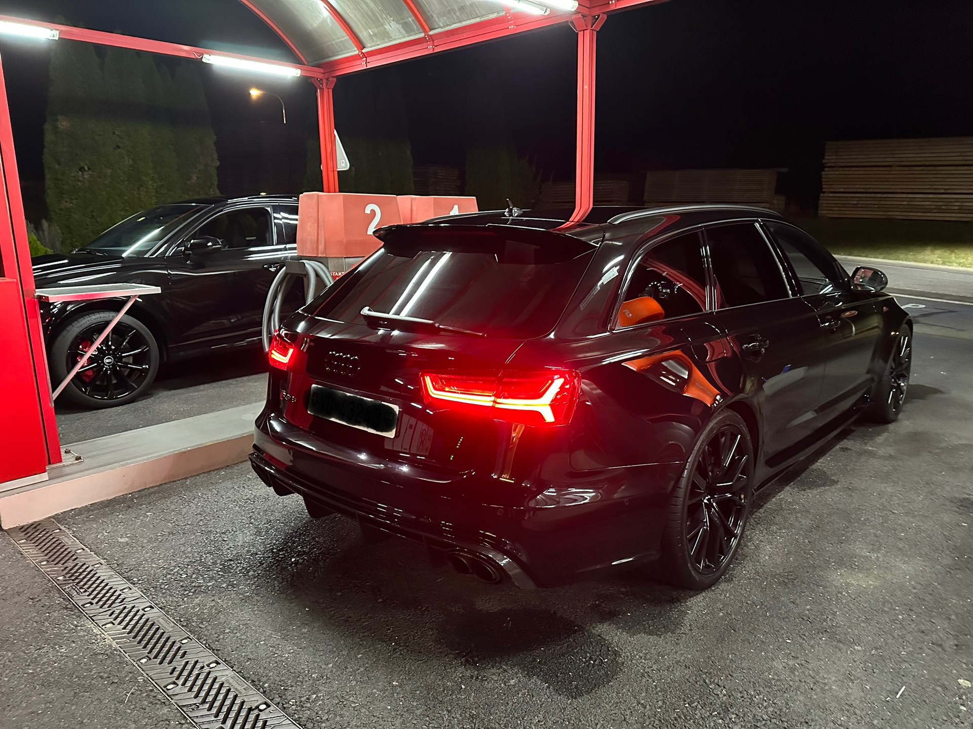 AUDI RS6 Avant 4.0 TFSI V8 performance quattro-image-1