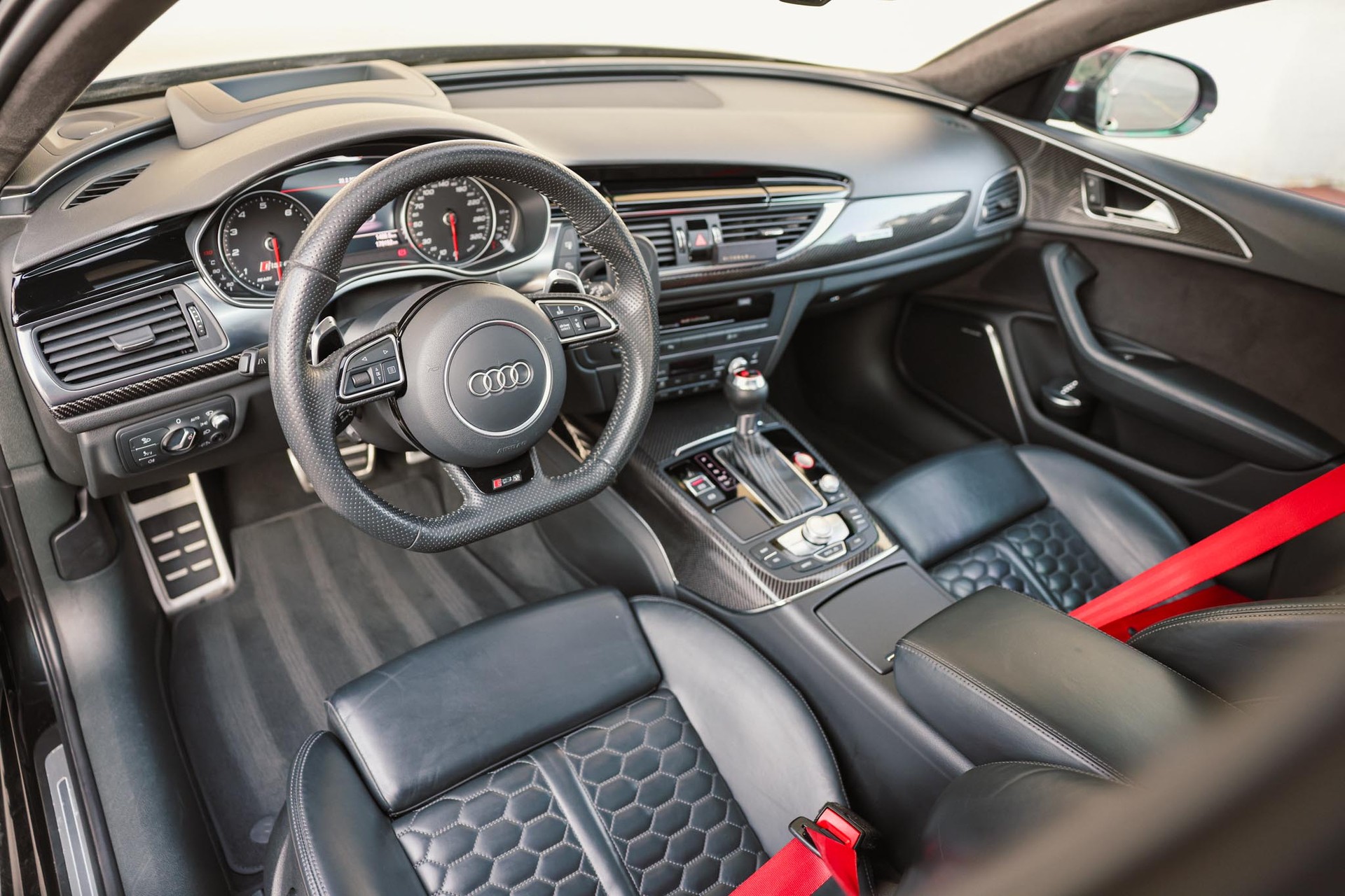 AUDI RS6 Avant 4.0 TFSI V8 performance quattro-image-5