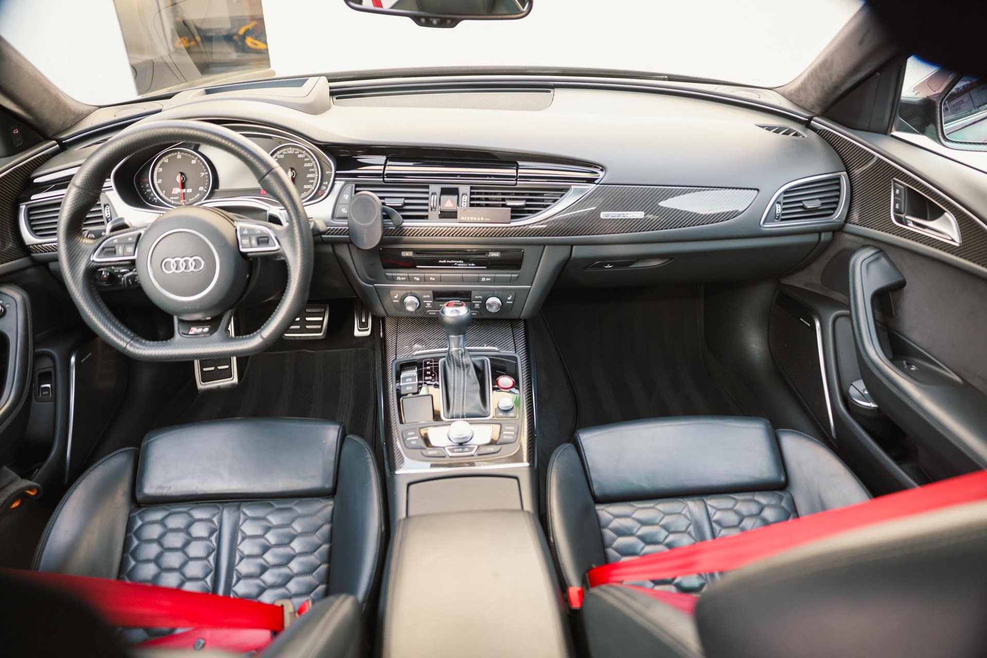 AUDI RS6 Avant 4.0 TFSI V8 performance quattro-image-7
