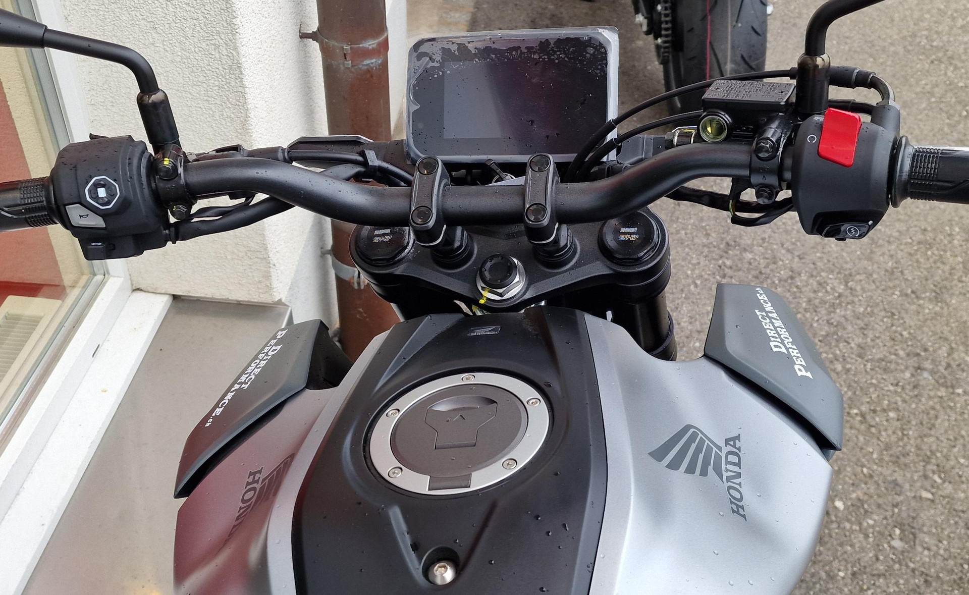 HONDA CB 125 R - 2026-showroom-element-1