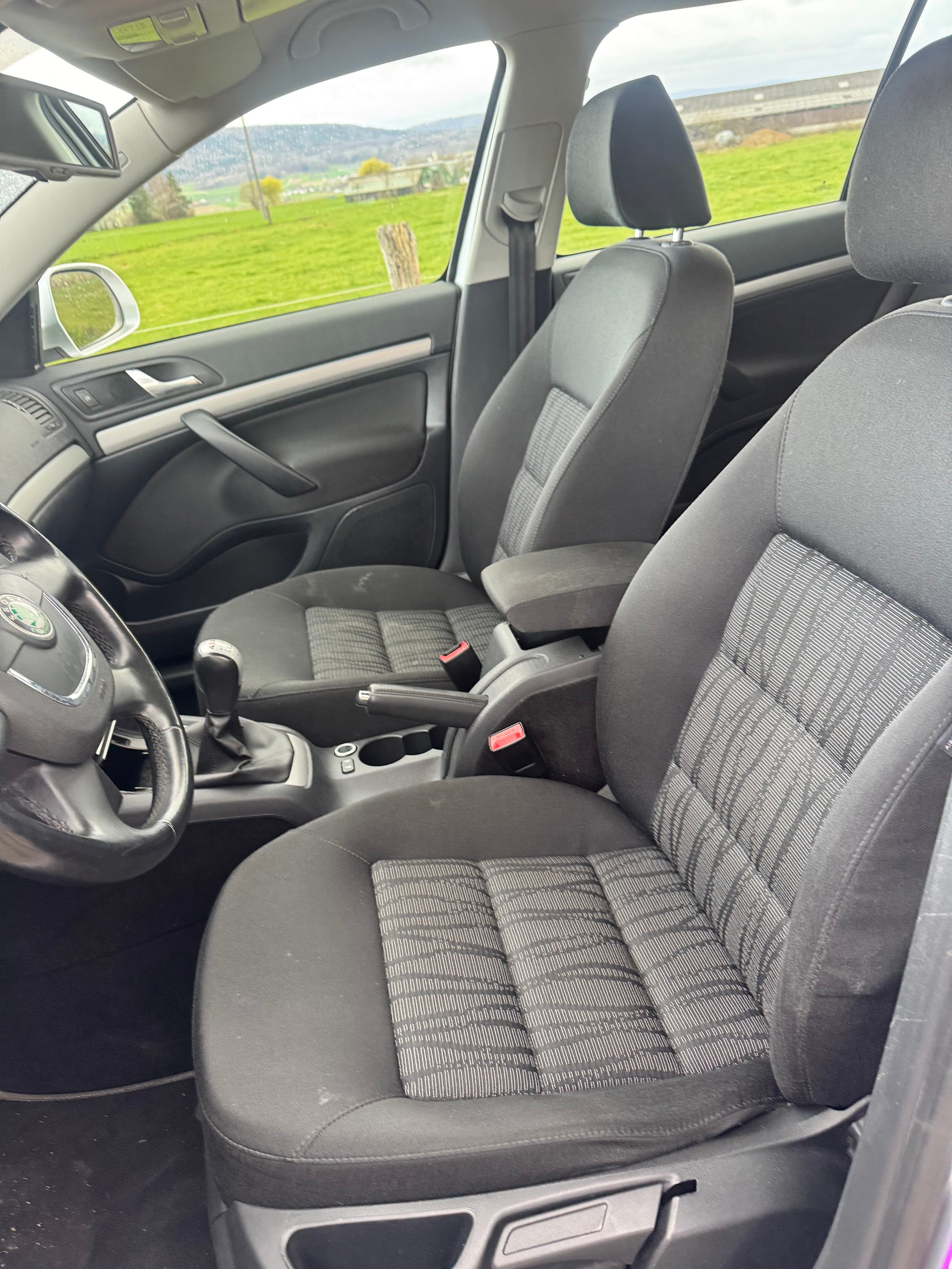 SKODA Octavia Combi 1.6 TDI Swiss Adventure 4x4-image-7