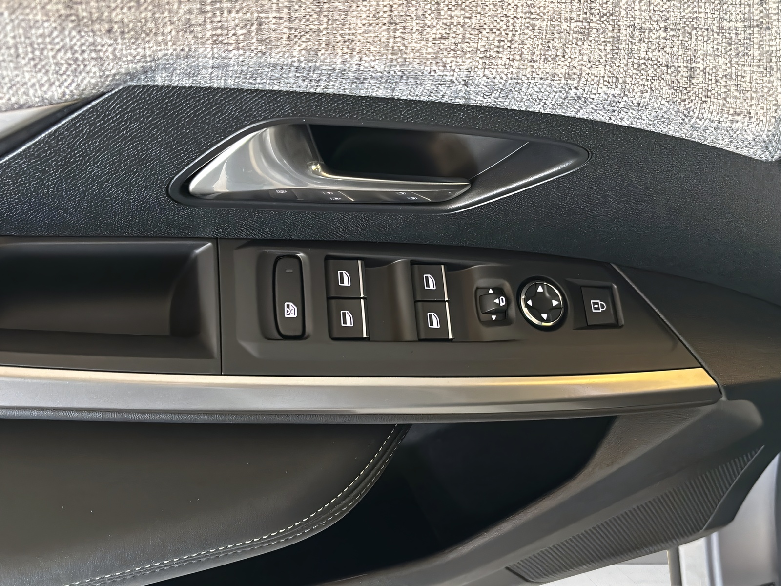 PEUGEOT 5008 1.2 Hybrid GT-image-15