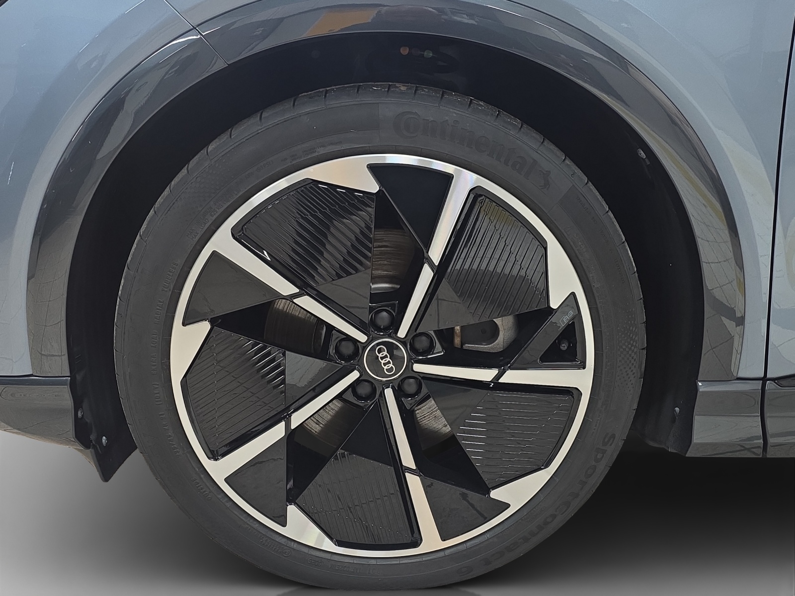 AUDI Q4 e-tron 50 quattro-image-13