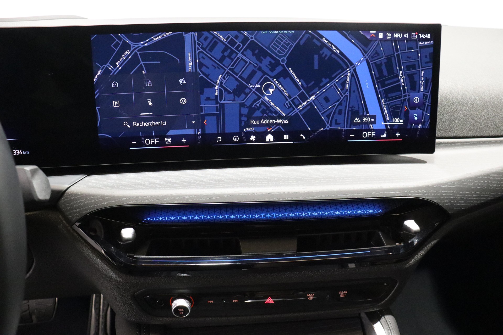 BMW i4 xDrive40-image-13