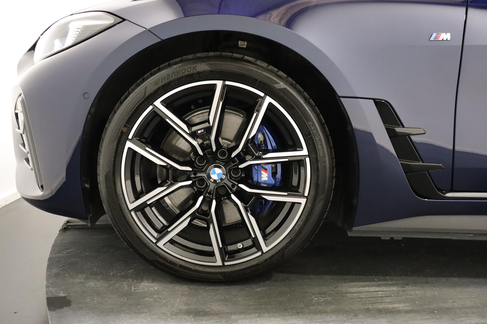 BMW i4 xDrive40-image-6
