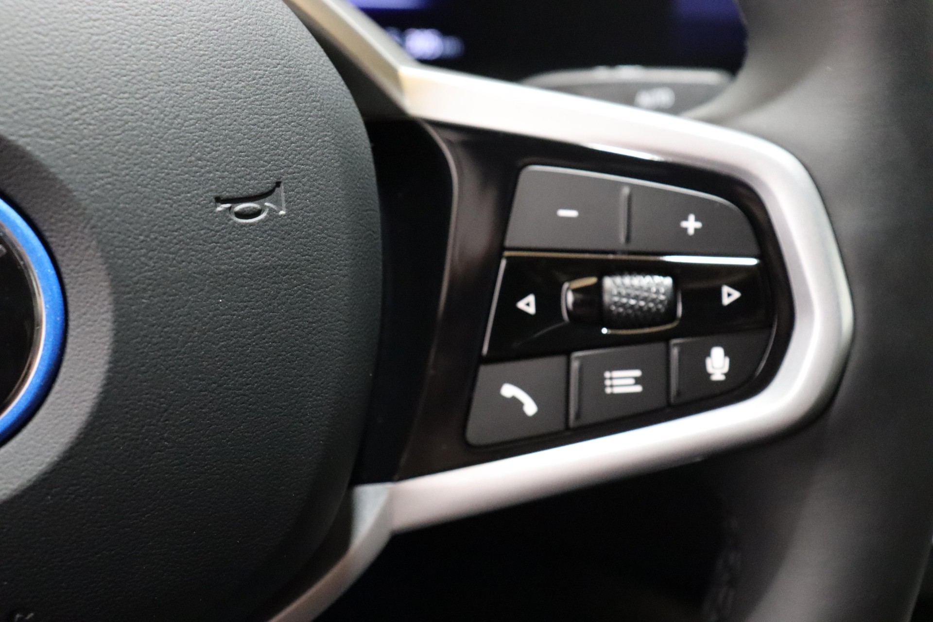 BMW i4 xDrive40-image-19