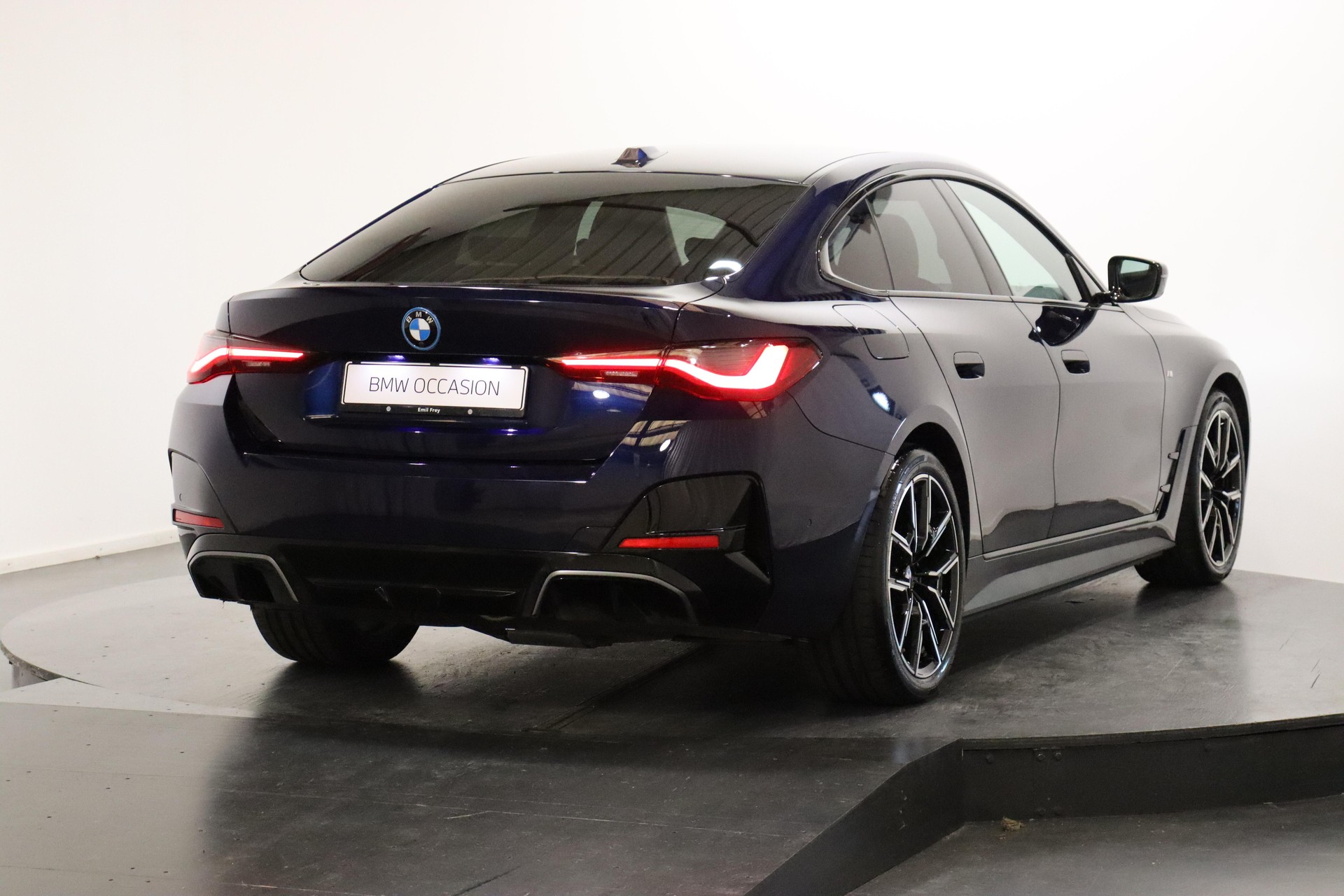 BMW i4 xDrive40-image-3
