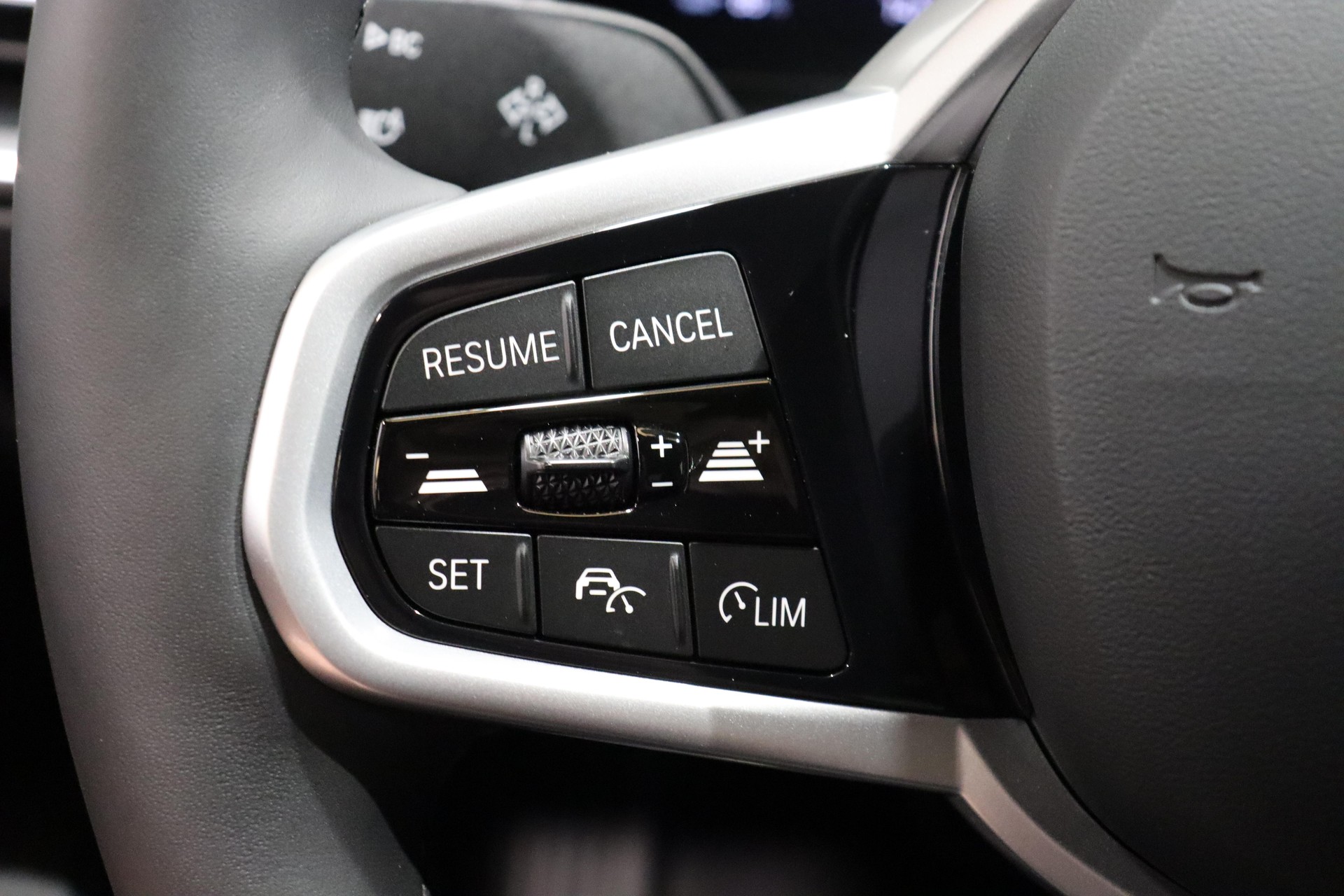 BMW i4 xDrive40-image-18