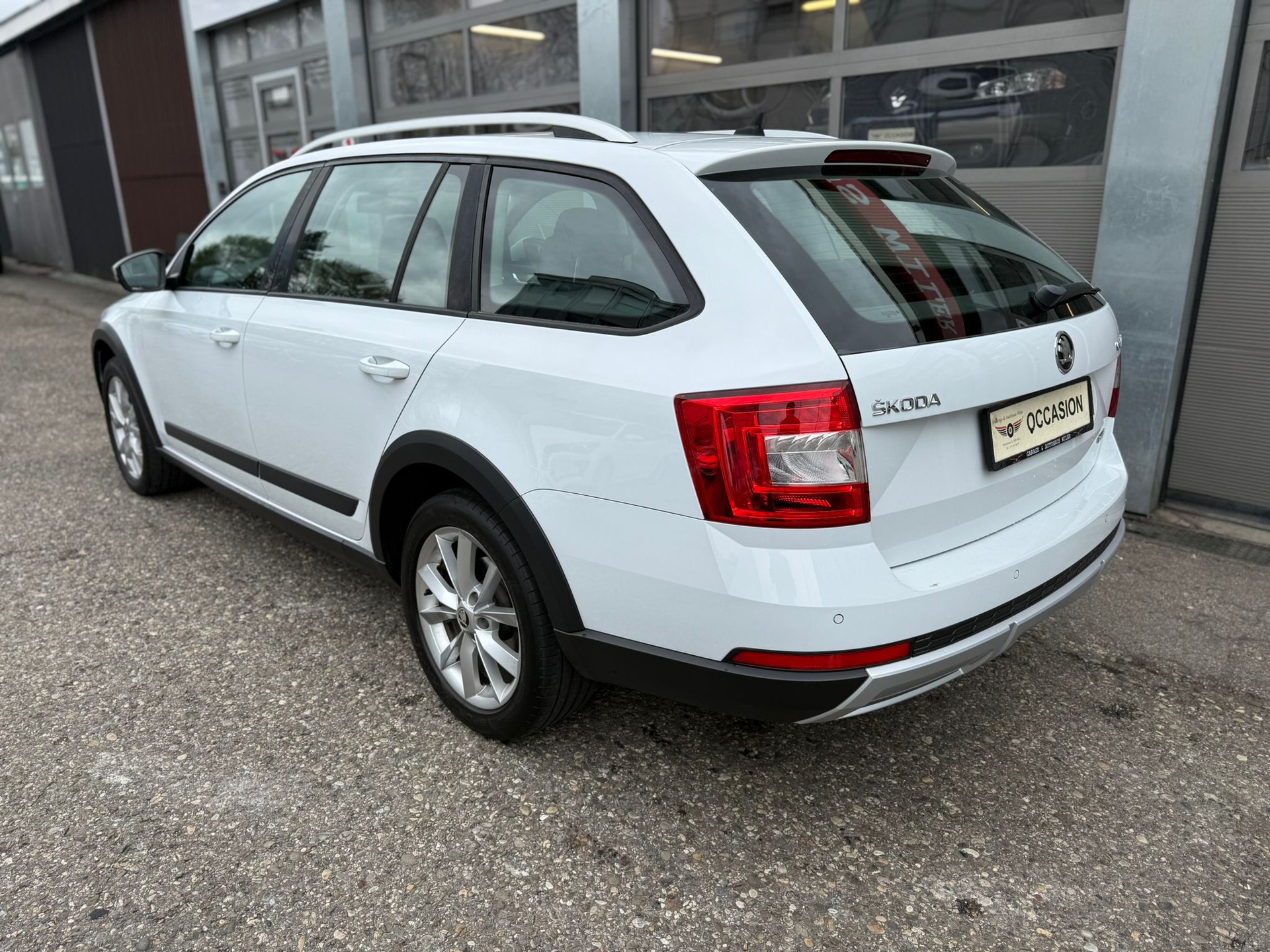 SKODA Octavia Combi 1.8 TSI Scout 4x4 DSG-image-6