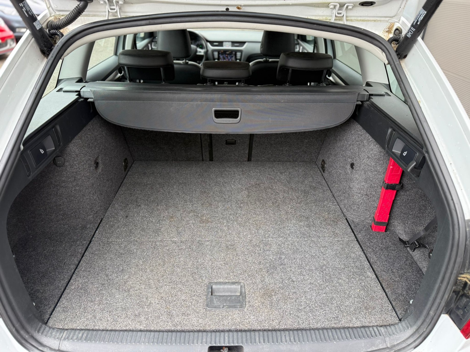 SKODA Octavia Combi 1.8 TSI Scout 4x4 DSG-image-15