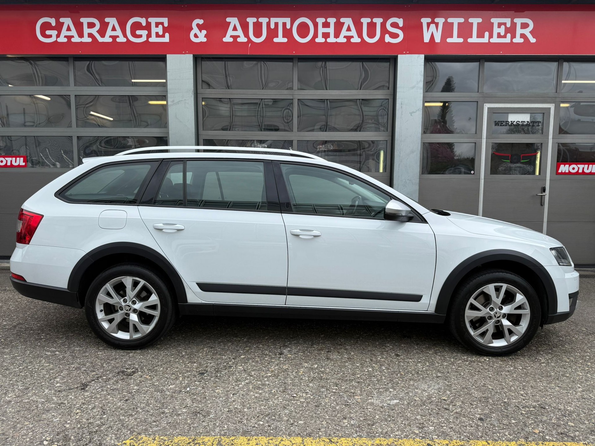 SKODA Octavia Combi 1.8 TSI Scout 4x4 DSG-image-3
