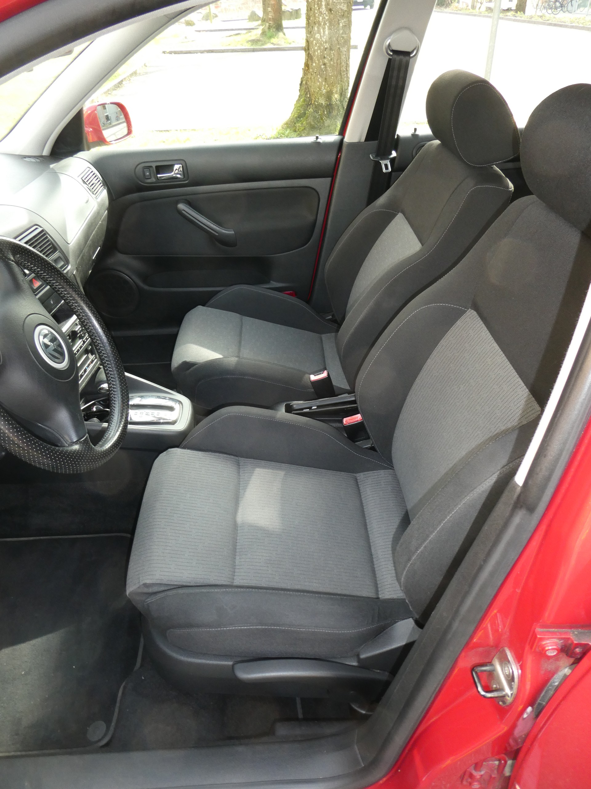 VW Golf 1.6 Comfortline Automatic-image-9