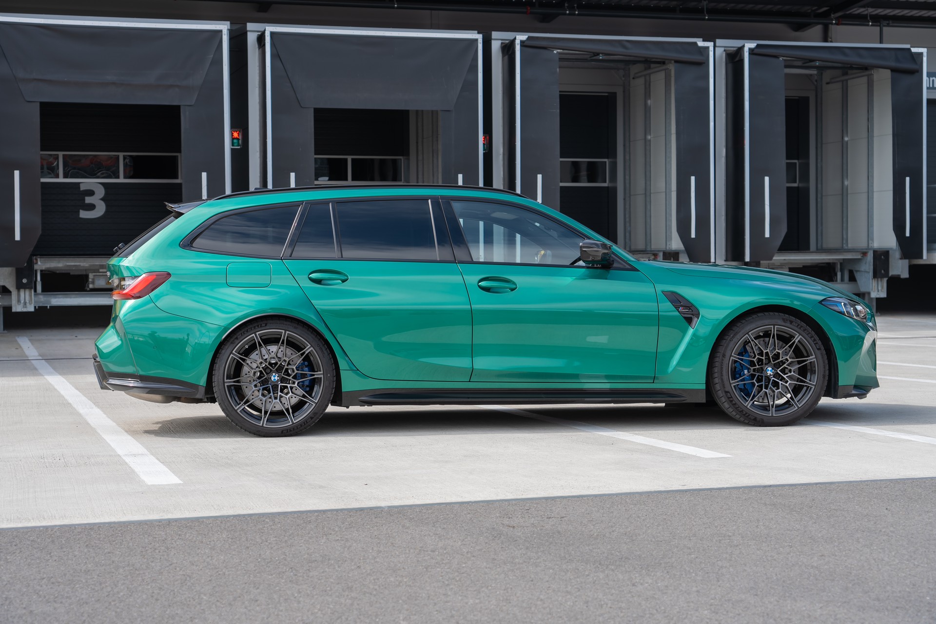 BMW M3 Touring xDrive Competition M-image-5