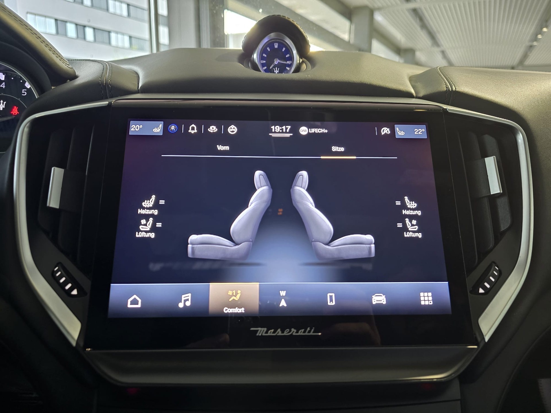 MASERATI Ghibli 2.0 Hybrid GranLuso Automatica-image-21