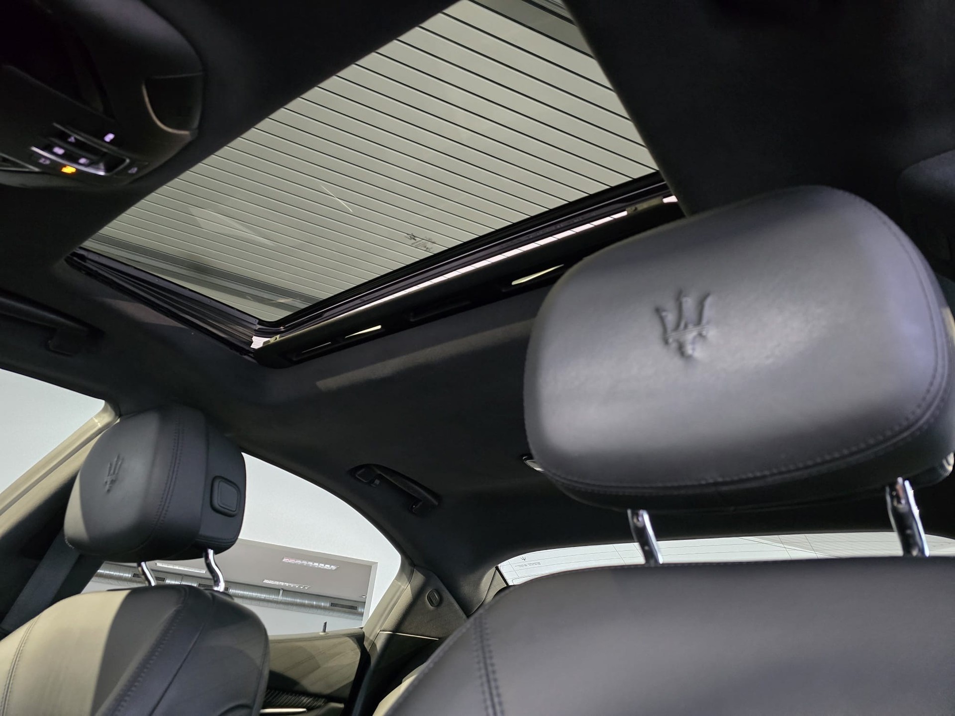 MASERATI Ghibli 2.0 Hybrid GranLuso Automatica-image-10