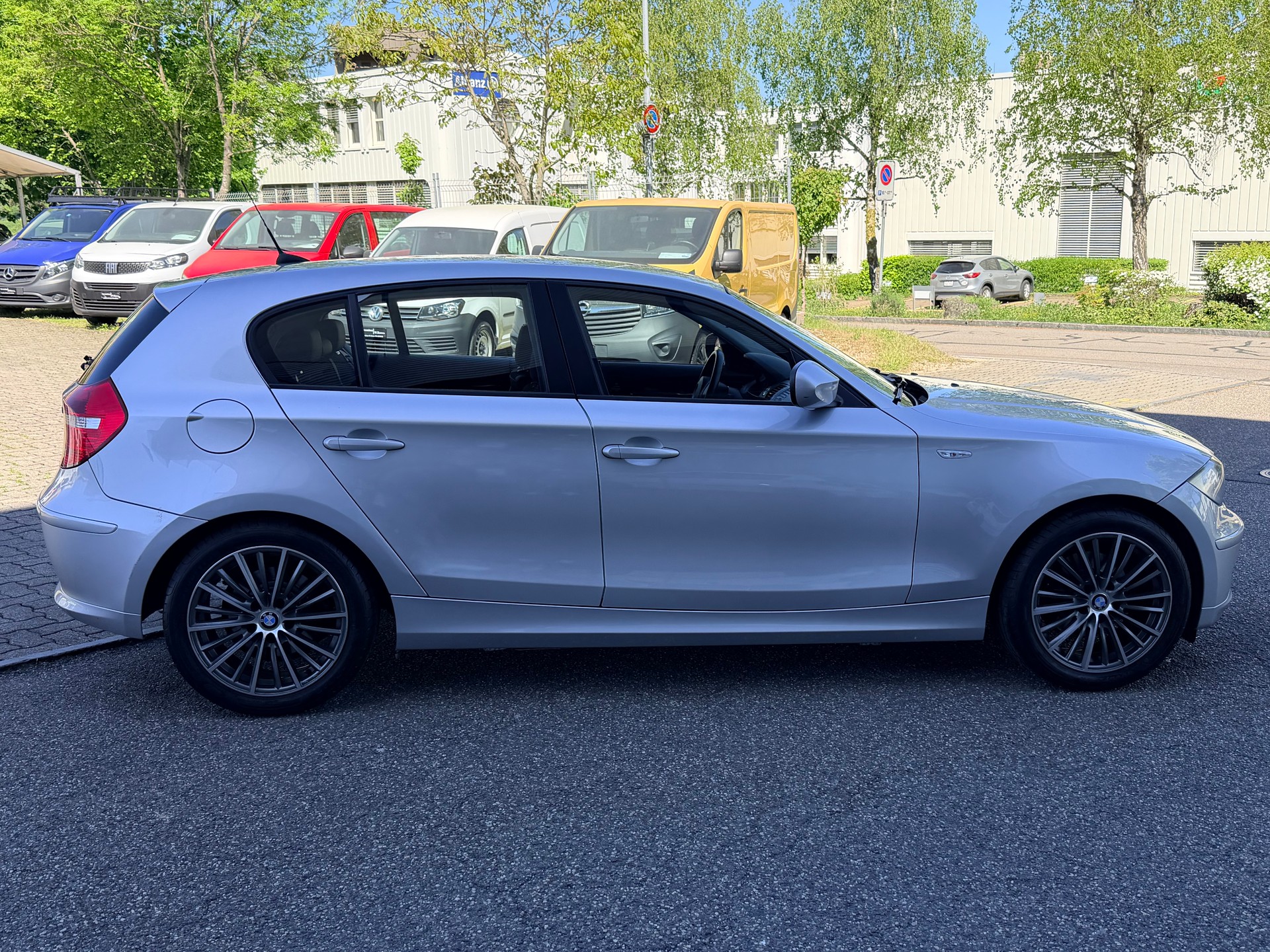 BMW 120i Steptronic-image-1
