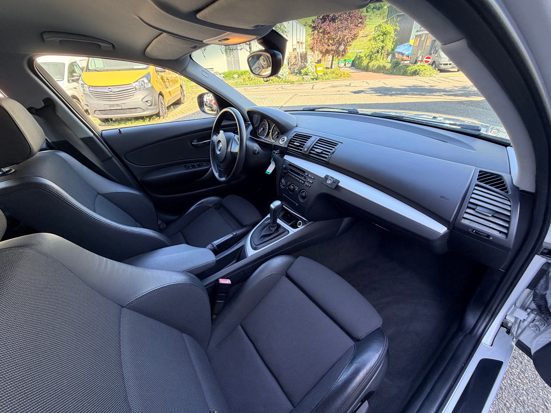 BMW 120i Steptronic-image-9