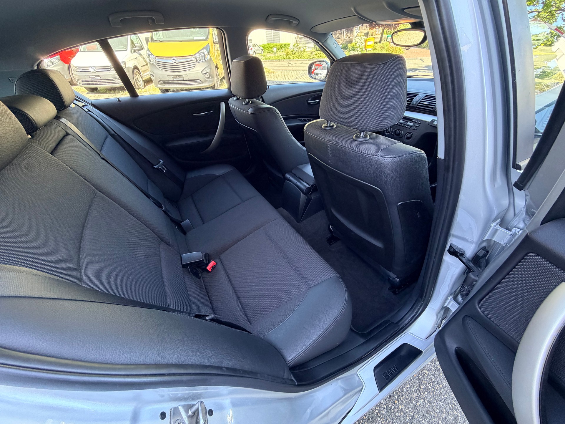 BMW 120i Steptronic-image-10