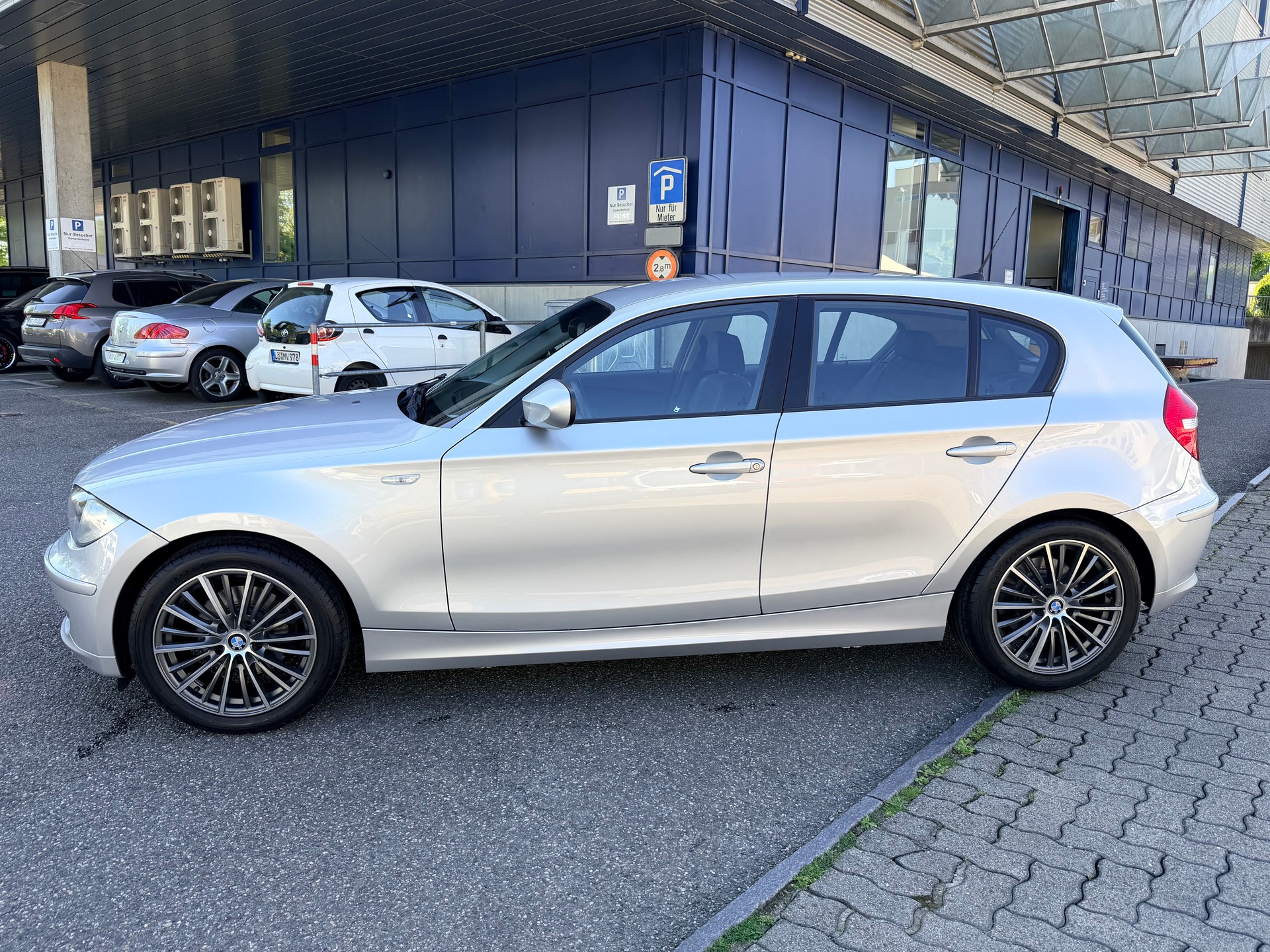BMW 120i Steptronic-image-5