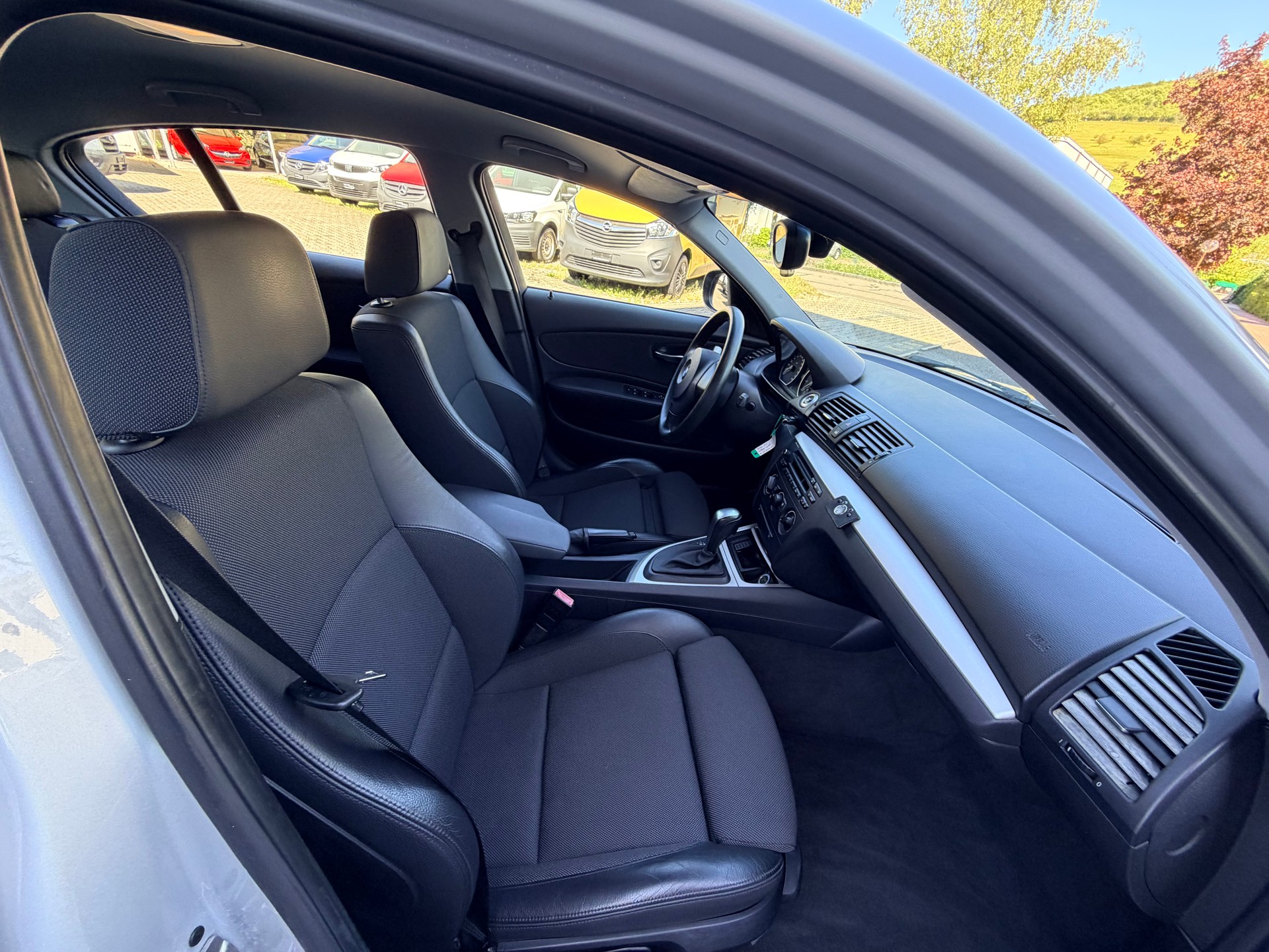 BMW 120i Steptronic-image-8