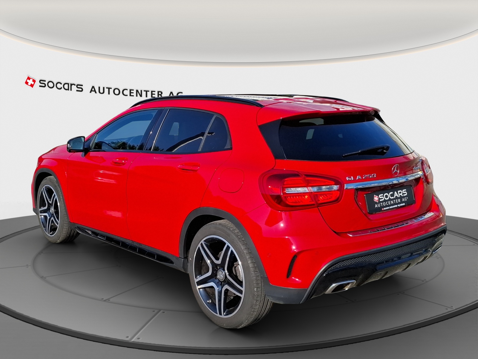 MERCEDES-BENZ GLA 250 AMG Line 4Matic 7G-DCT // 8-fach Aluminiumbereift-image-4