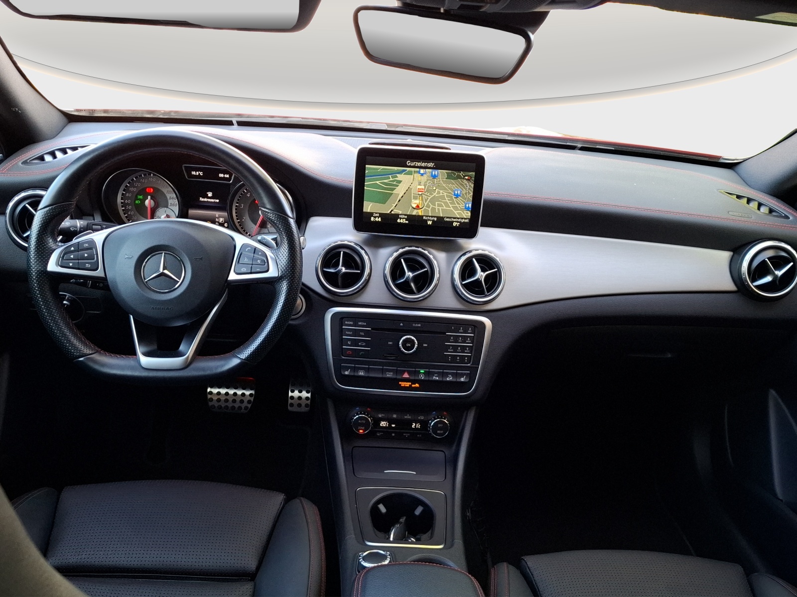 MERCEDES-BENZ GLA 250 AMG Line 4Matic 7G-DCT // 8-fach Aluminiumbereift-image-11