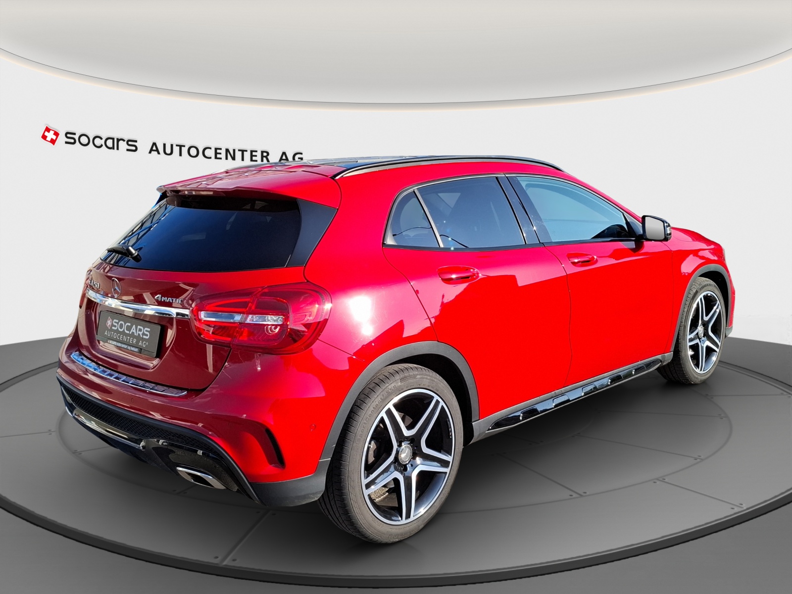 MERCEDES-BENZ GLA 250 AMG Line 4Matic 7G-DCT // 8-fach Aluminiumbereift-image-2