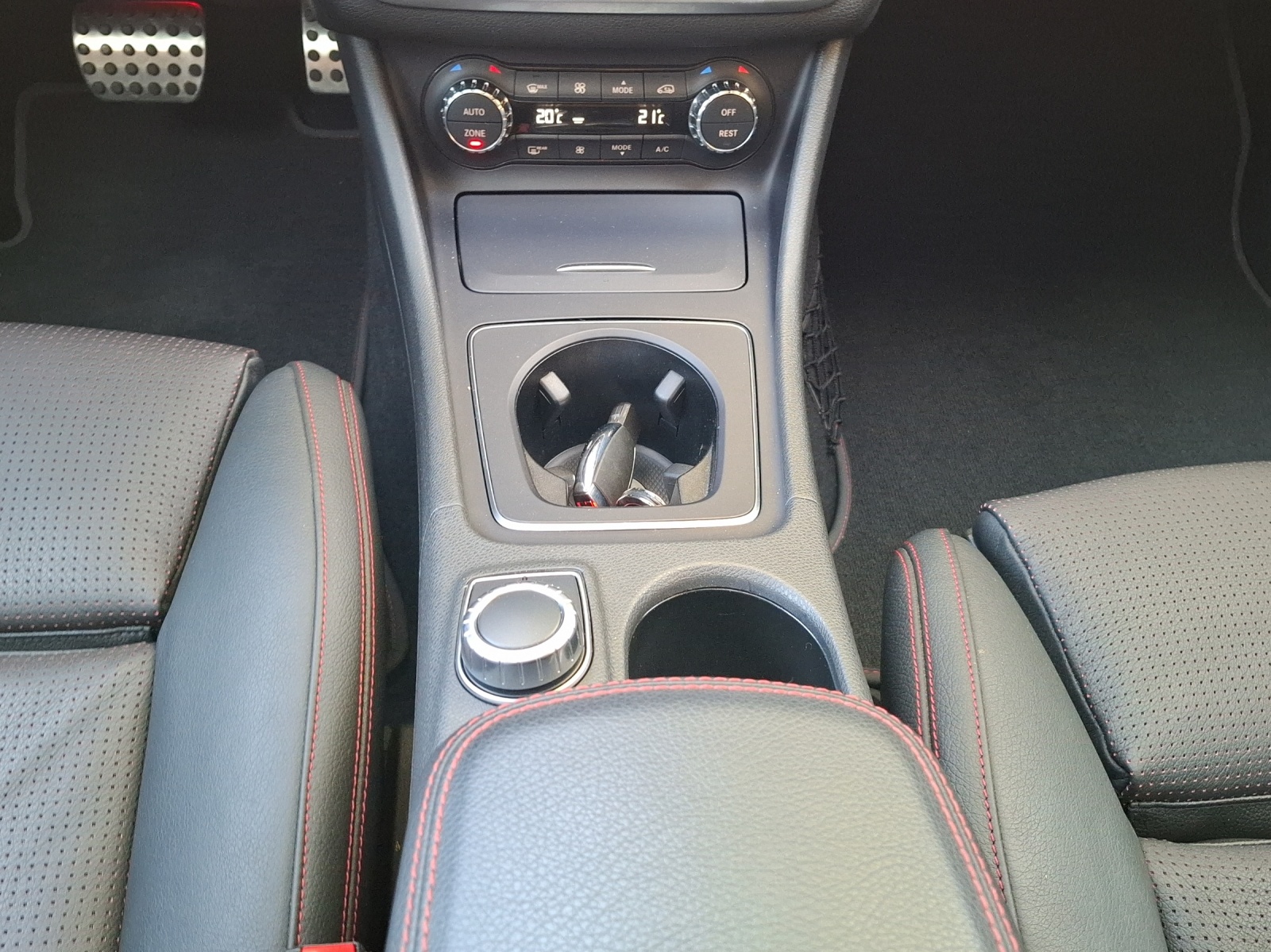 MERCEDES-BENZ GLA 250 AMG Line 4Matic 7G-DCT // 8-fach Aluminiumbereift-image-12