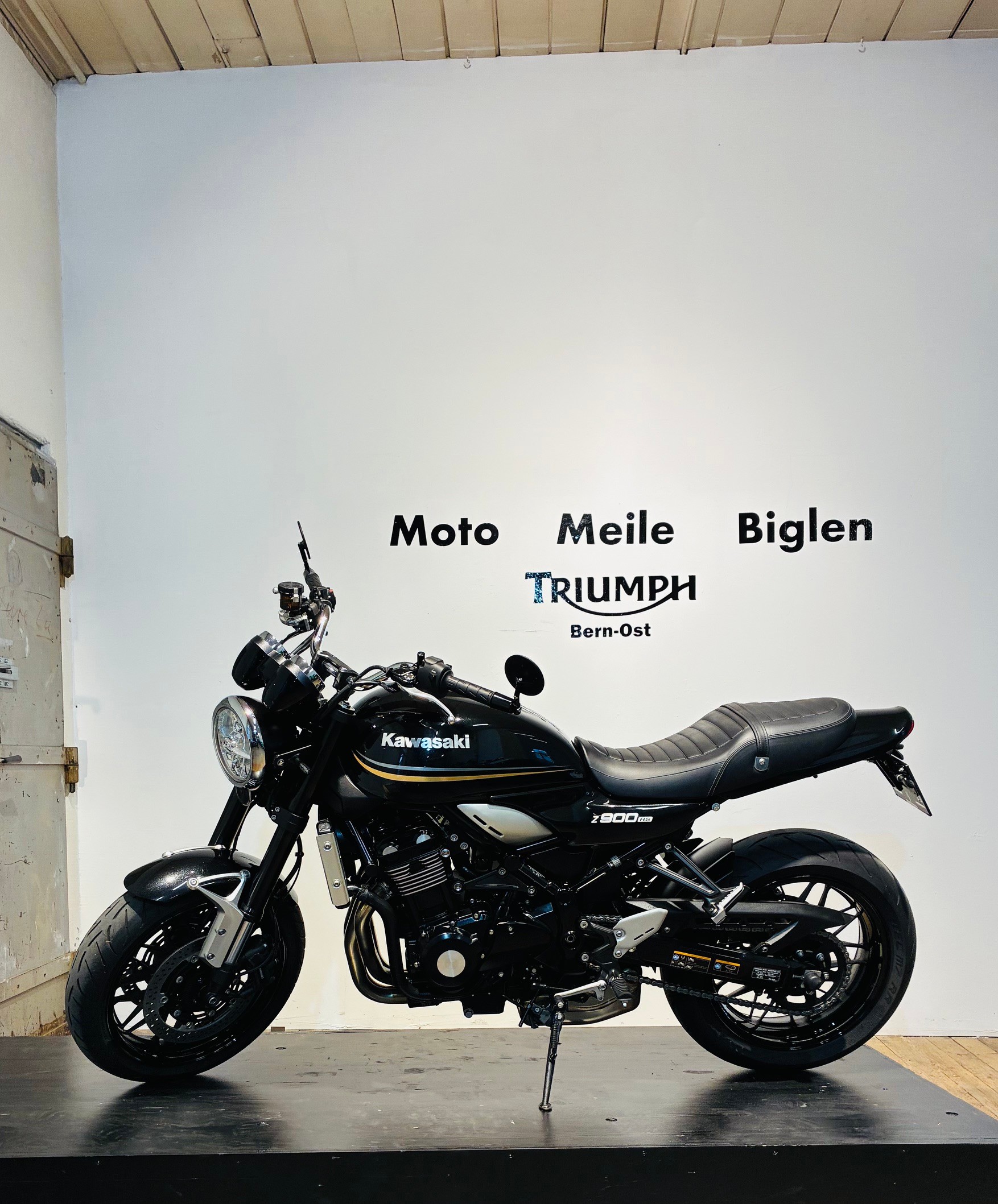 KAWASAKI Z 900 RS Performance-showroom-element-1