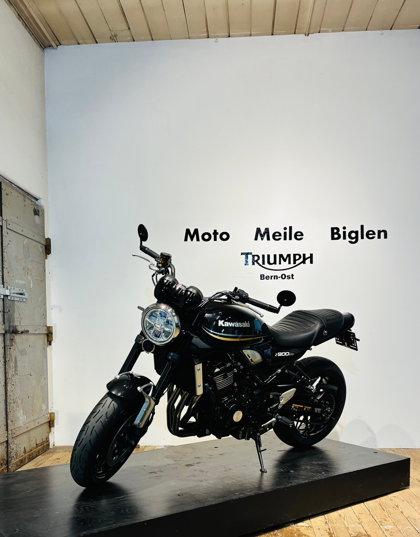 KAWASAKI Z 900 RS Performance-showroom-element-2