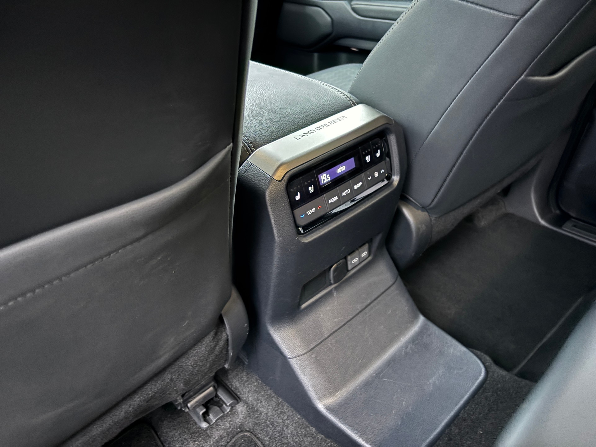 TOYOTA Land Cruiser 2.8TD Invincible Automat-image-5