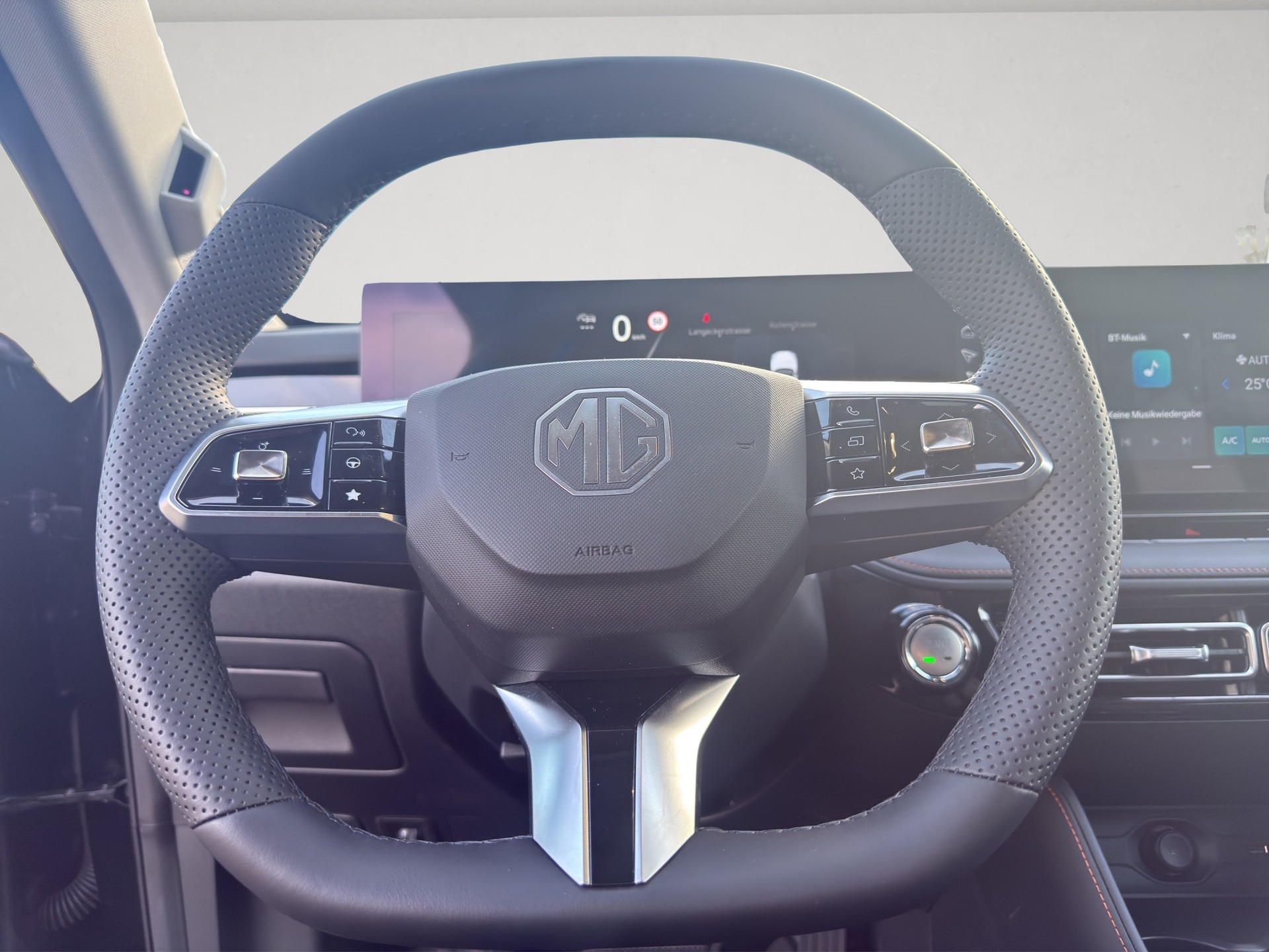 MG HS 1.5 T HEV Luxury-image-21