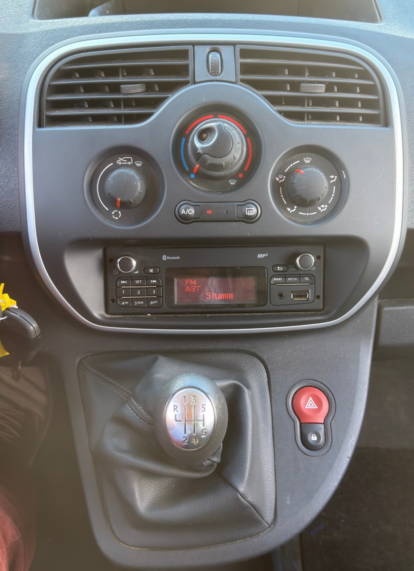 RENAULT Kangoo Medium TCe 115 mit Klimaanlage-image-15