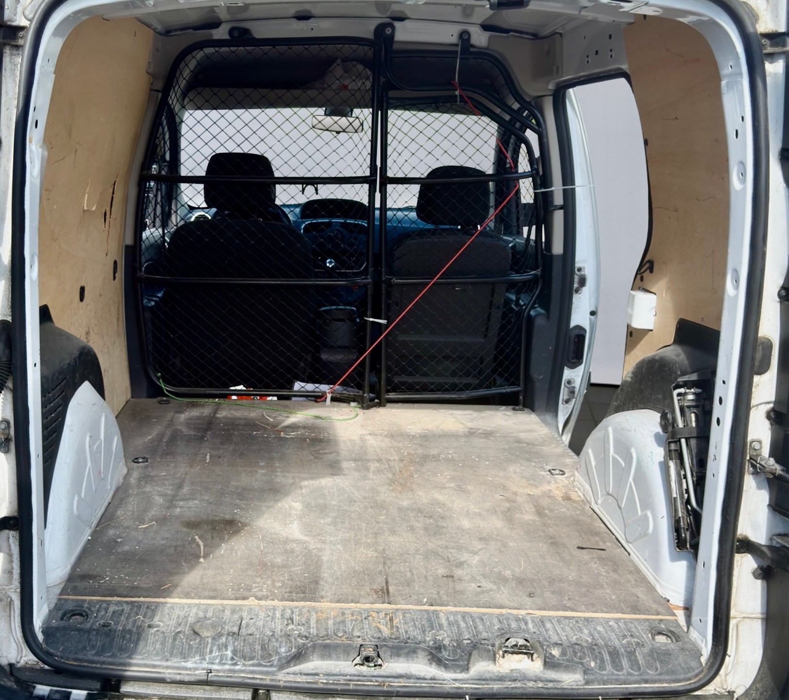 RENAULT Kangoo Medium TCe 115 mit Klimaanlage-image-8