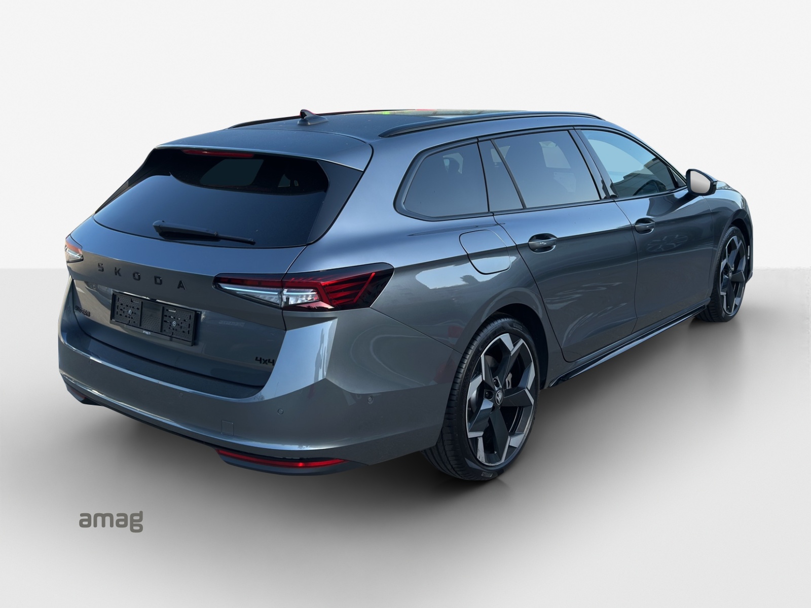 SKODA Superb Combi 2.0 TSI Sportline 4x4 DSG-image-4