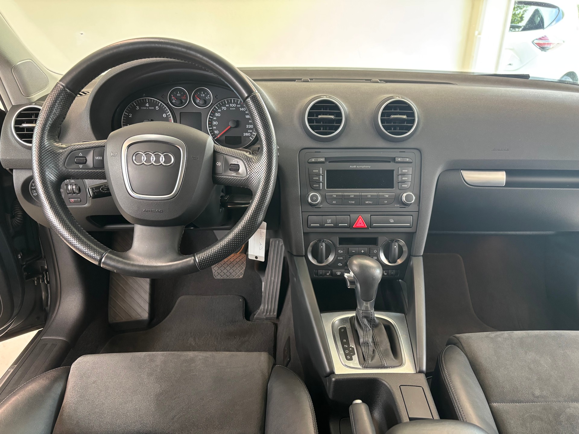 AUDI A3 1.8 Turbo FSI Attraction-image-6
