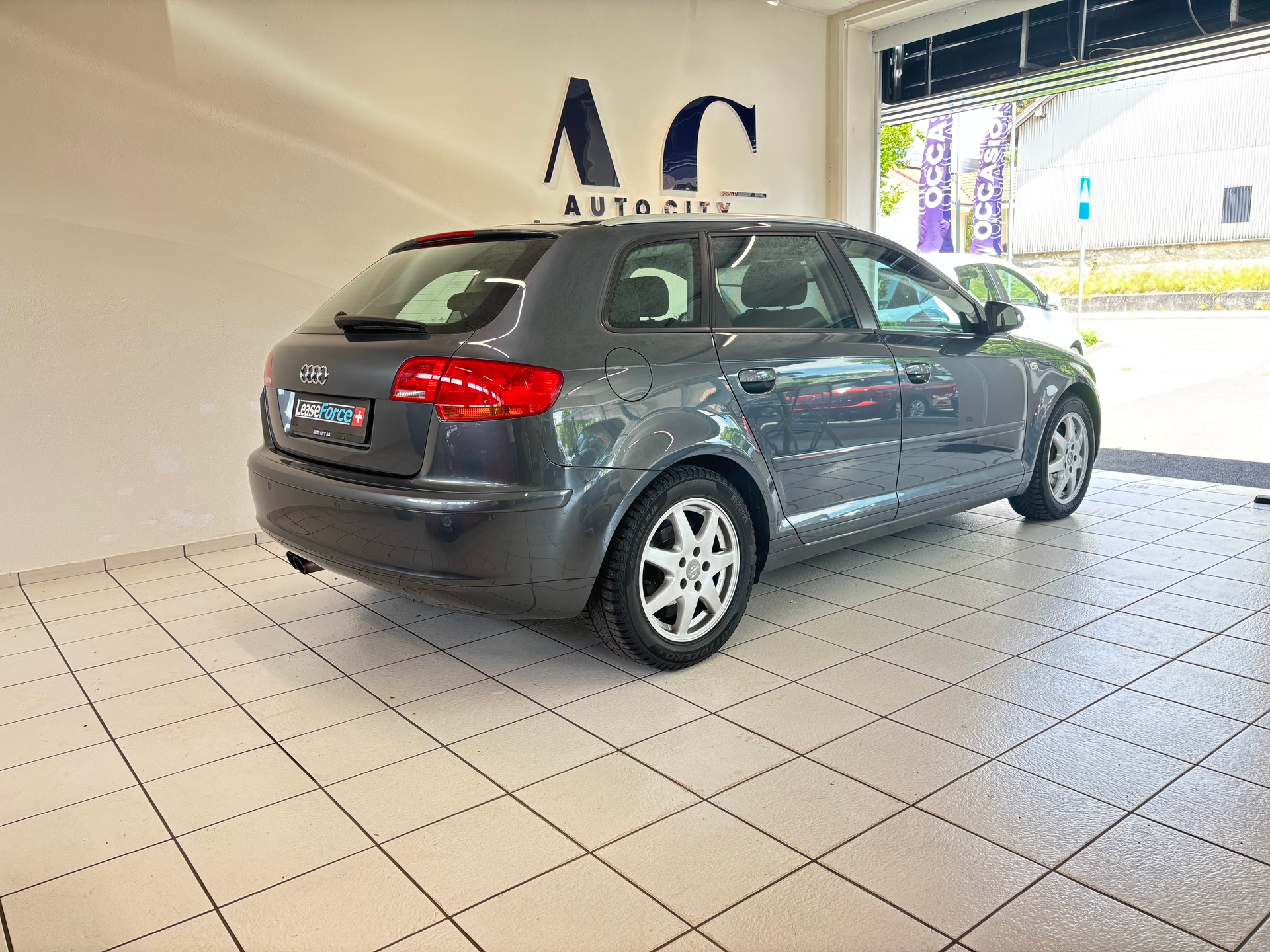 AUDI A3 1.8 Turbo FSI Attraction-image-1