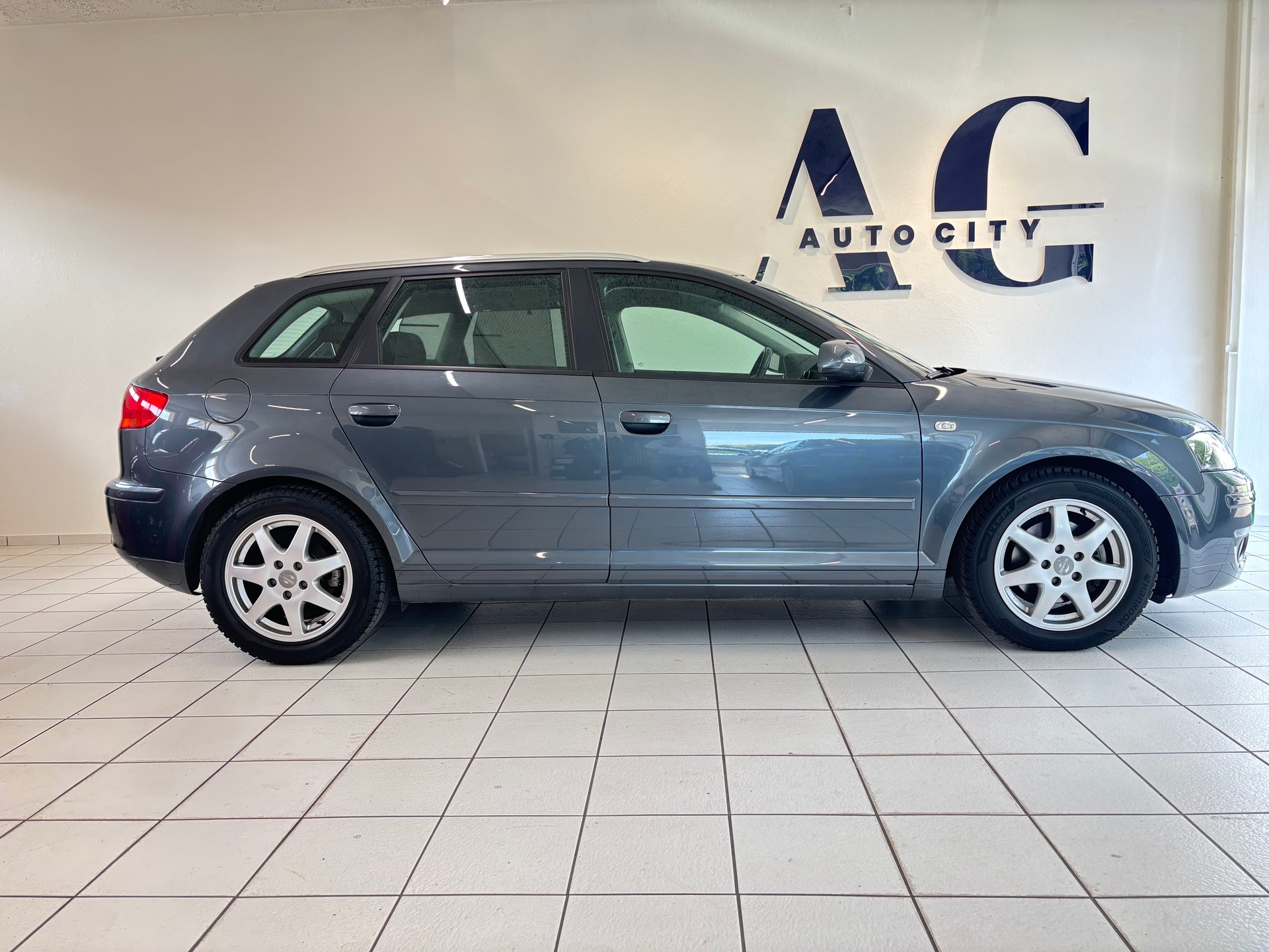 AUDI A3 1.8 Turbo FSI Attraction-image-2