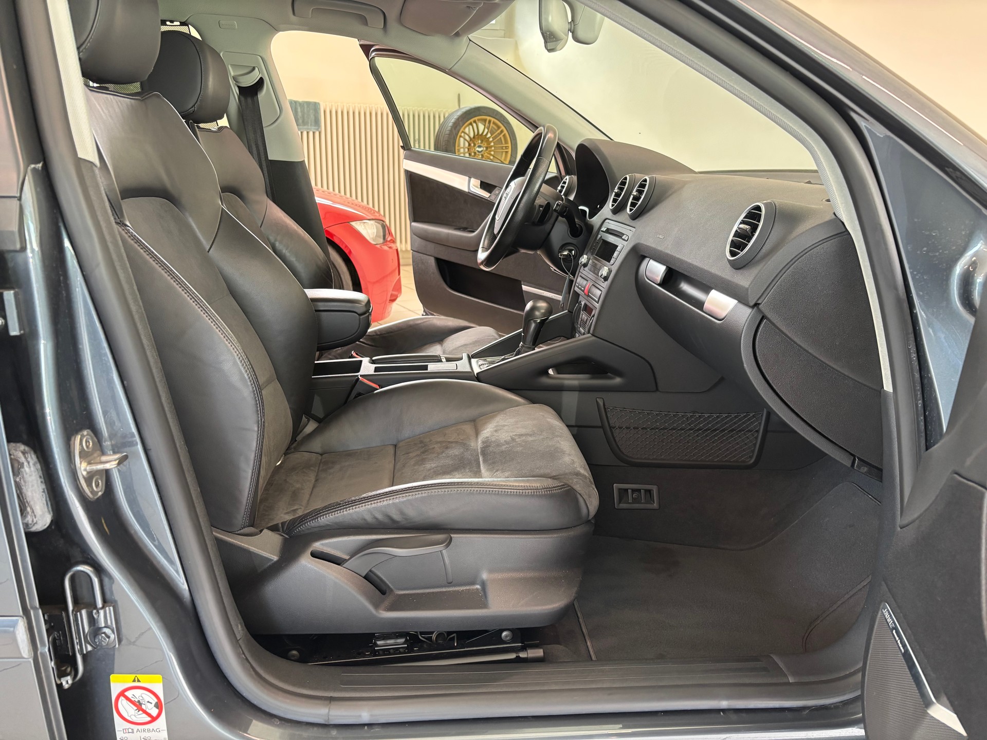 AUDI A3 1.8 Turbo FSI Attraction-image-8