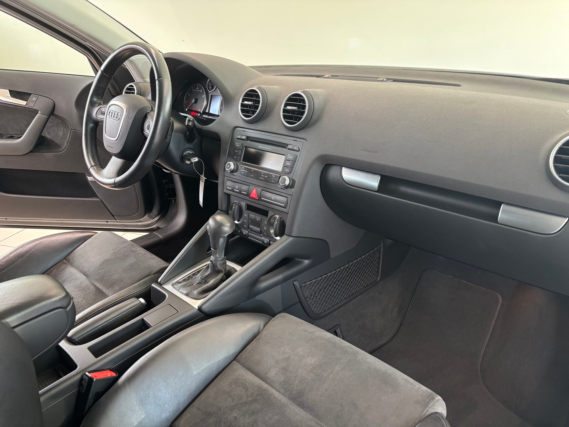 AUDI A3 1.8 Turbo FSI Attraction-image-5