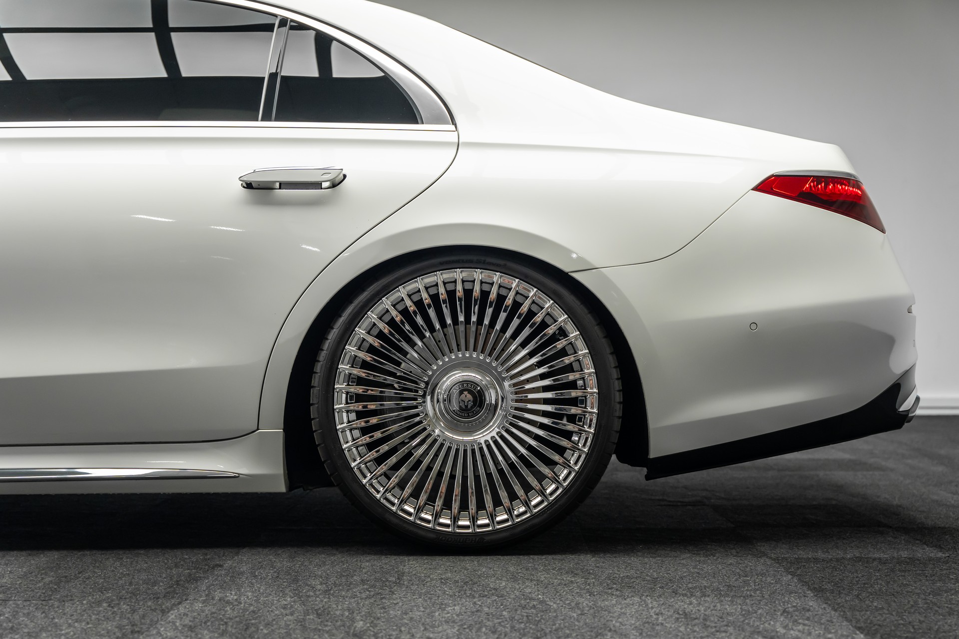 MERCEDES-BENZ * S 400 d L 4Matic AMG Line * CHAUFFEUR-PAKET * FOND ENTERTAINMENT * 22 ZOLL * LEASING AB 853.- *-showroom-element-2