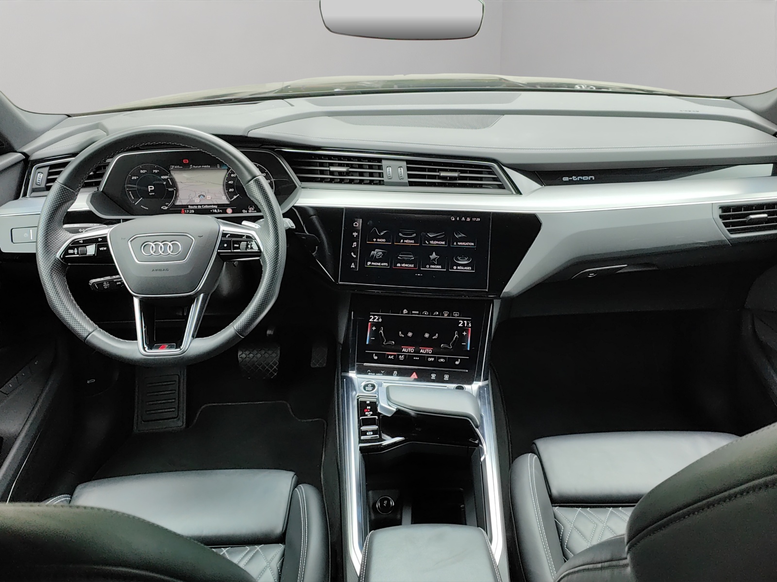 AUDI e-tron 55 S Line Black Edition quattro-image-10