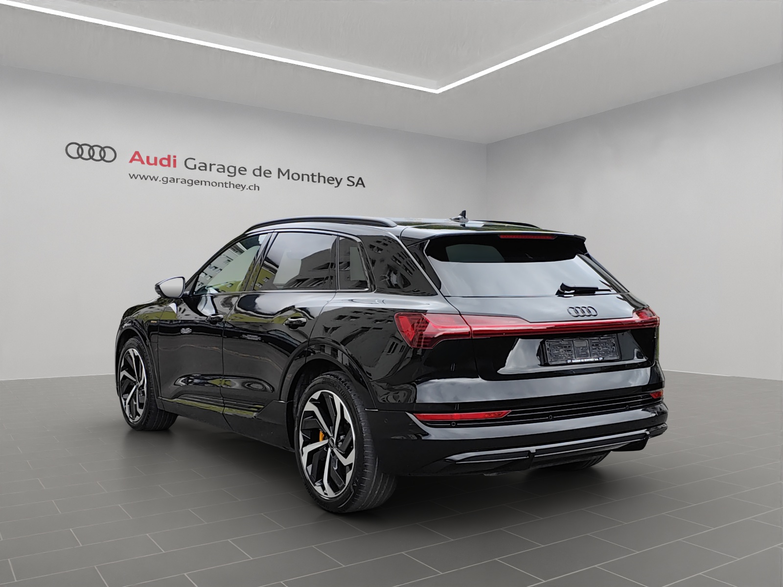 AUDI e-tron 55 S Line Black Edition quattro-image-2