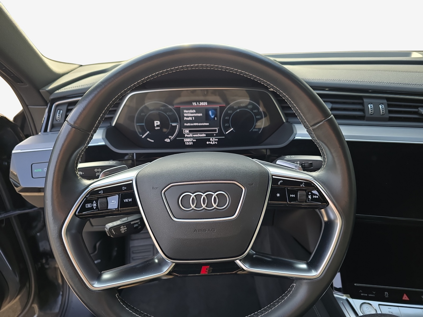 AUDI e-tron 50 Sportback S Line quattro-image-10