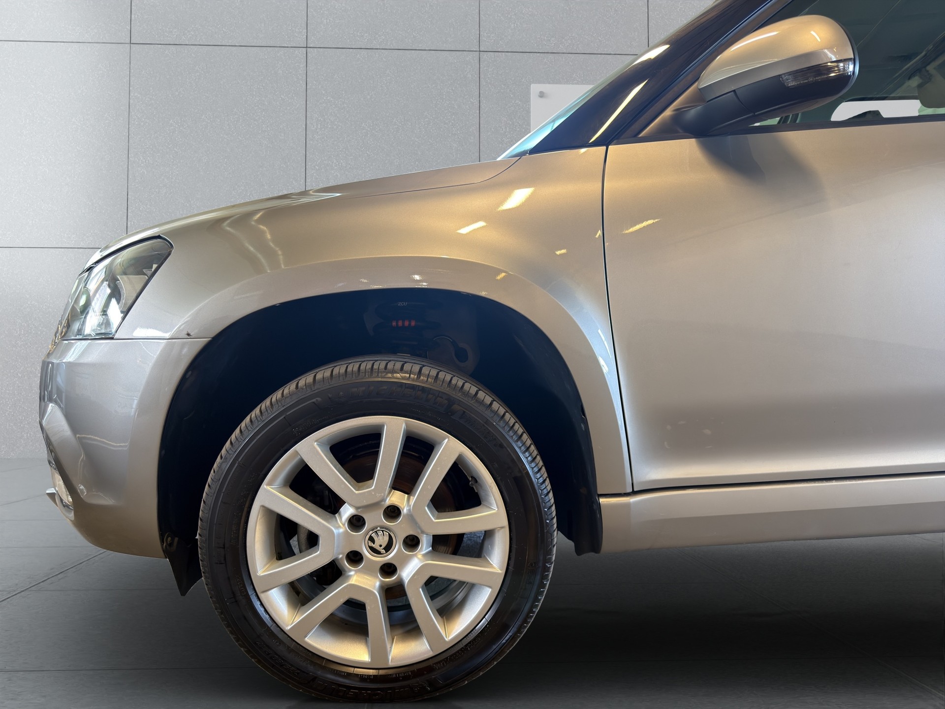 SKODA Yeti 1.8 TSI Active 4x4*NUR 63000 KM*AHK*-image-17