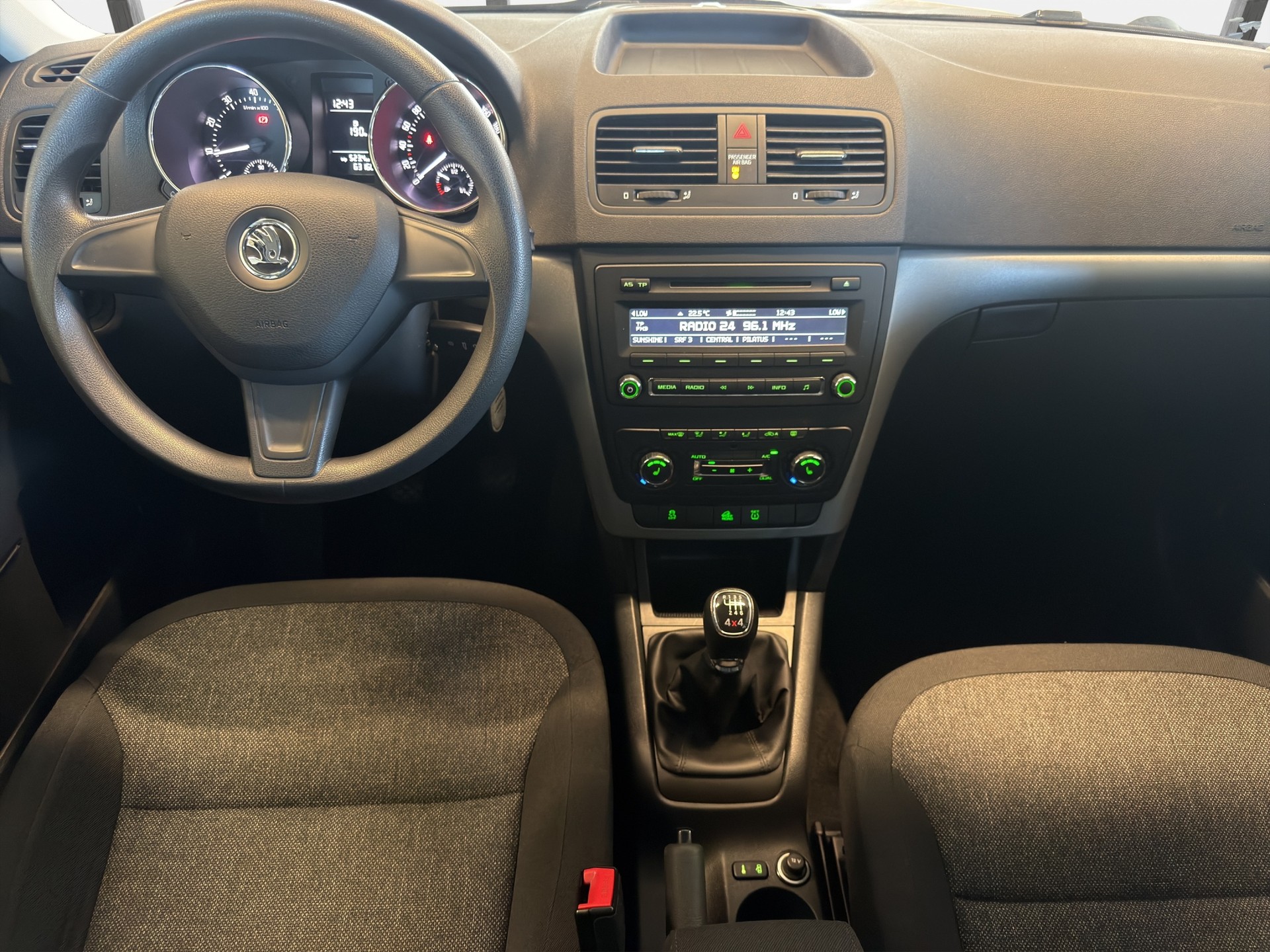 SKODA Yeti 1.8 TSI Active 4x4*NUR 63000 KM*AHK*-image-6