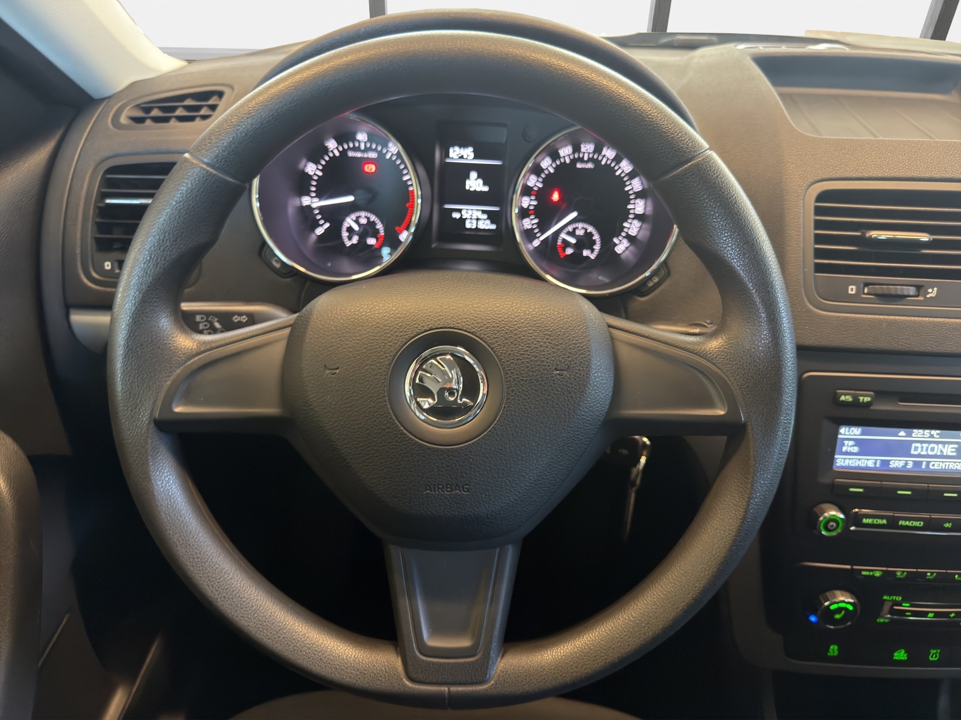 SKODA Yeti 1.8 TSI Active 4x4*NUR 63000 KM*AHK*-image-11