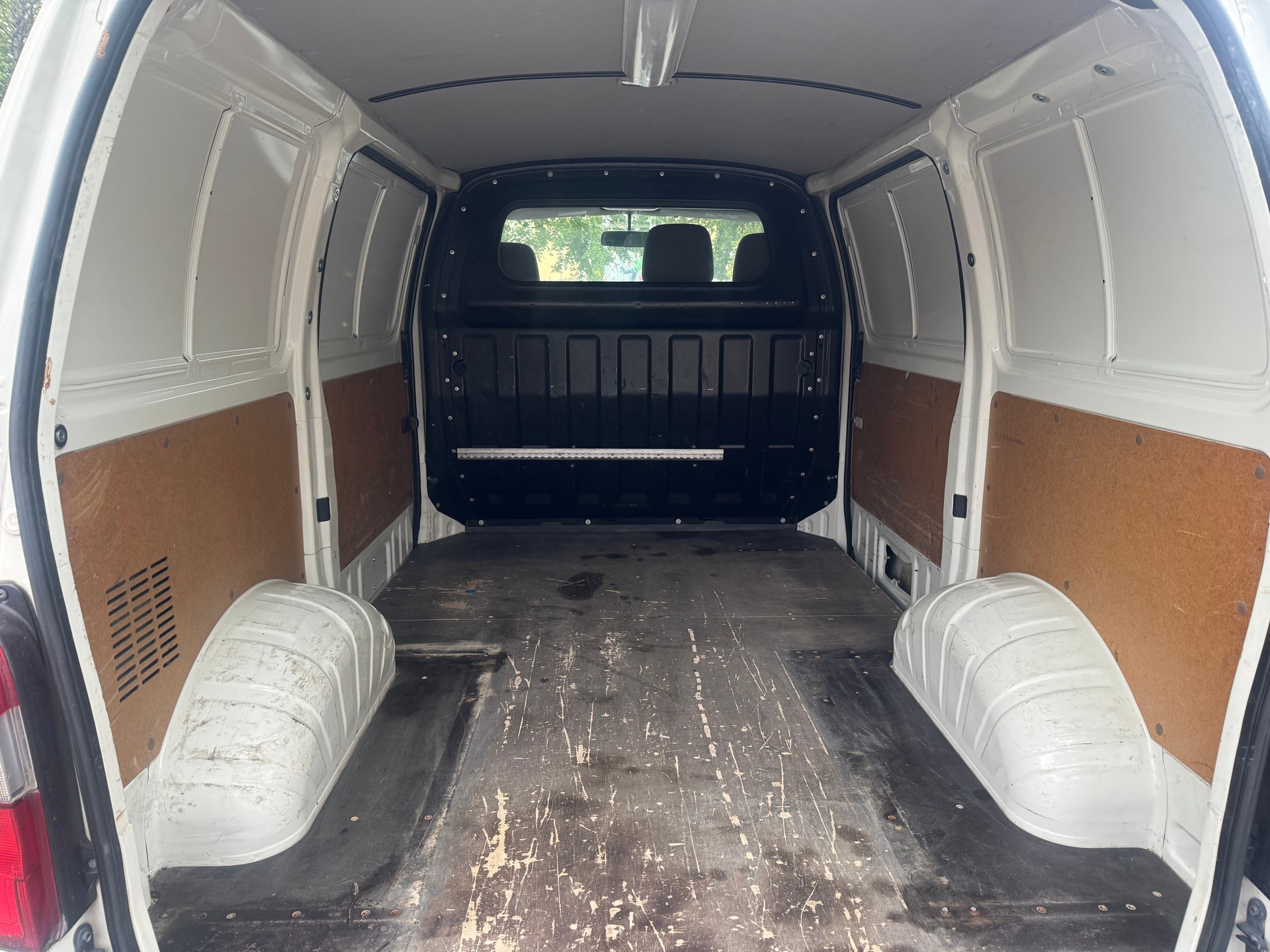 TOYOTA Hiace D-4D Van 4WD SWB-image-7